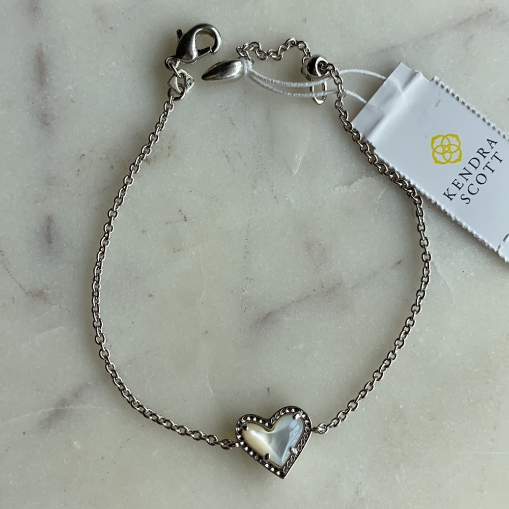 Ari Heart Silver Chain Bracelet In Ivory Mother-Of pearl - Picture 7 of 10